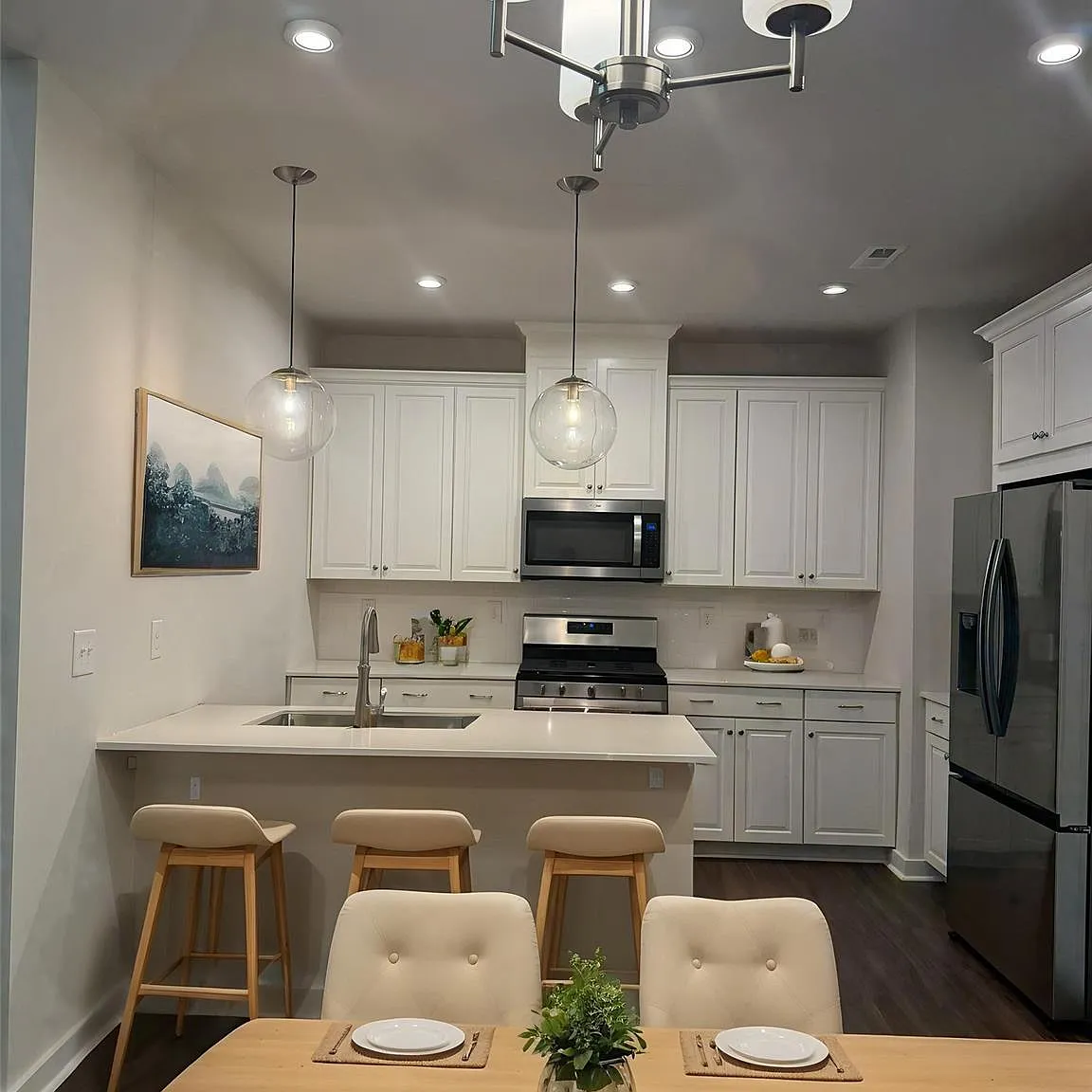 3 bed, 2.5 bath, 1708 sqft, $2,100 — Photo 3