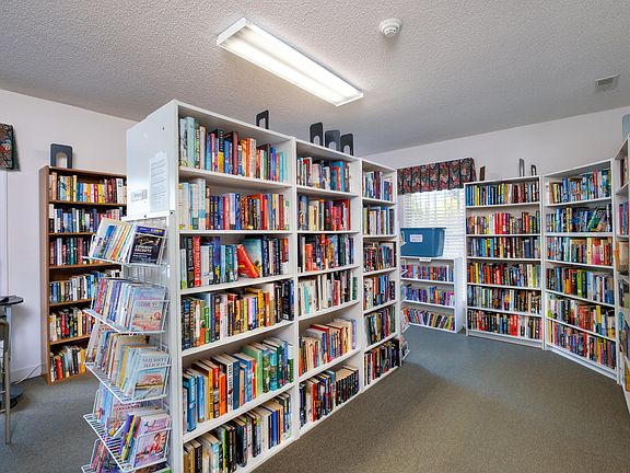 5th image of N Lake Cir