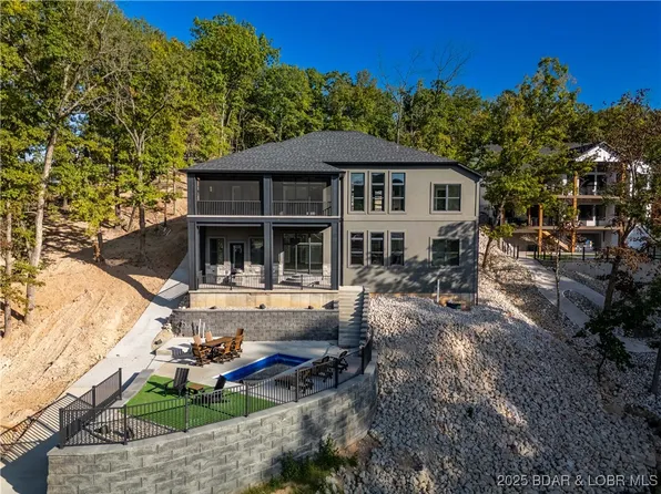 205 Beachnut Dr, Sunrise Beach, MO 65079