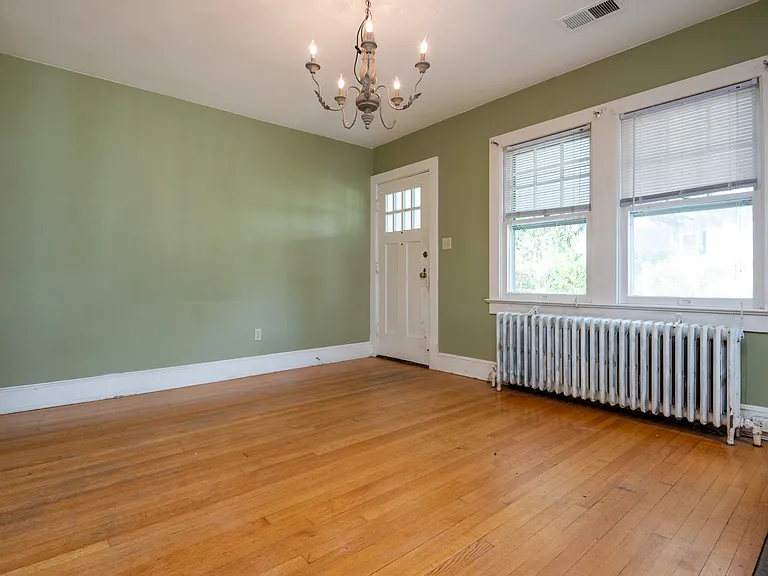 931 N Edgewood St — Photo 3