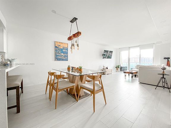 4th image of 19370 Collins Ave APT 1025