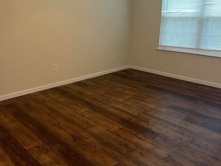 217 Colonial Ct — Photo 18