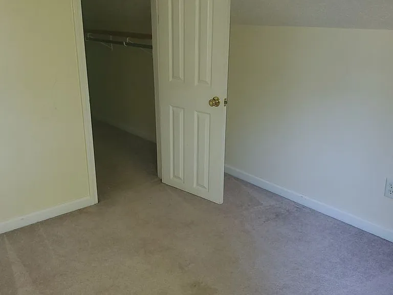 730 Henderson Rd — Photo 11