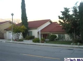 3420 Country Club Dr, Glendale, CA 91208