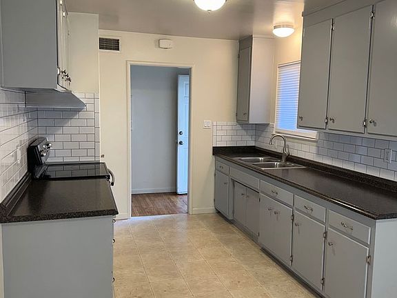 3rd image of 101 Sequoia St