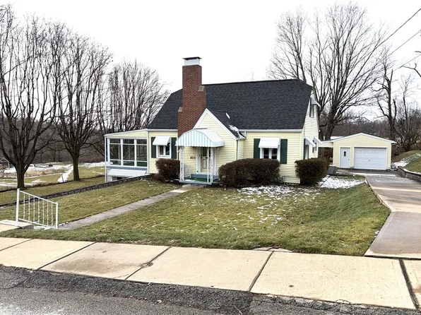 833 E Hill Dr, New Kensington, PA 15068