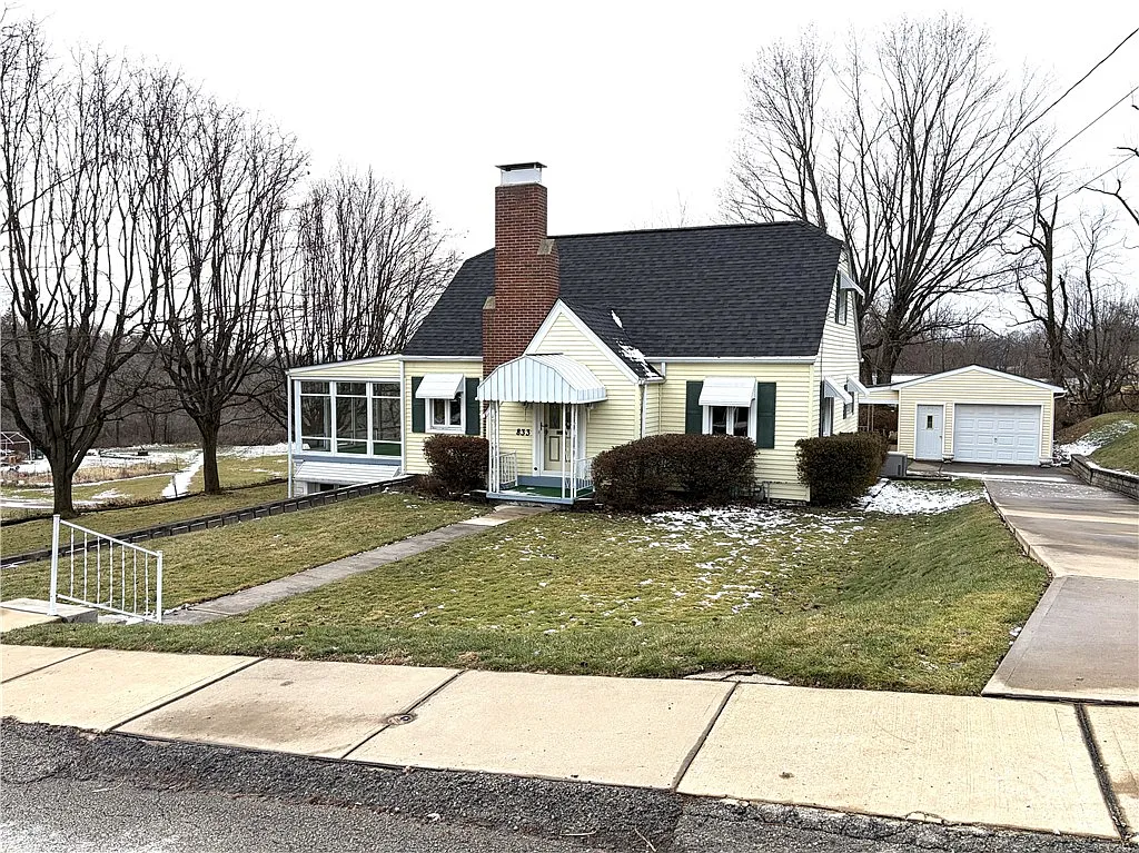 833 E Hill Dr photo 1