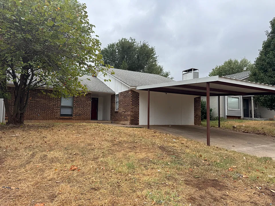 108 London Ln