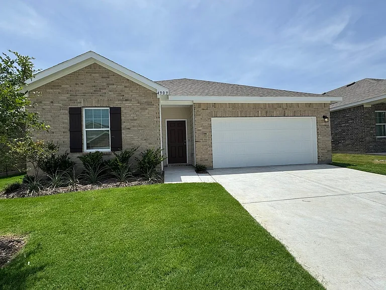 4909 McCoy Dr — Photo 2