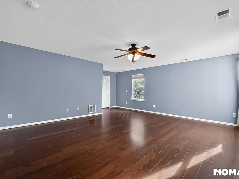454 E 77th Pl — Photo 11