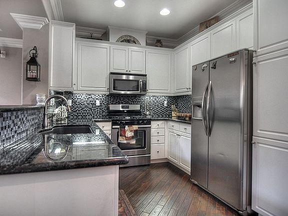 4th image of 17871 Shady View Dr Unit 402