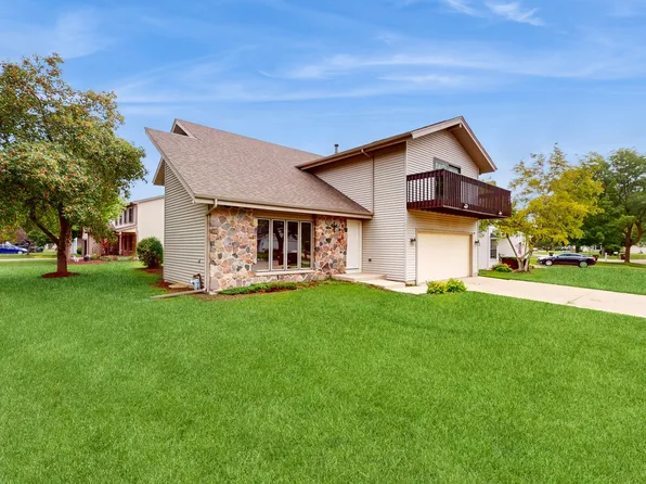 740 Regent Dr, Crystal Lake, IL 60014