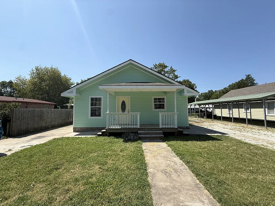 607 E Broadway