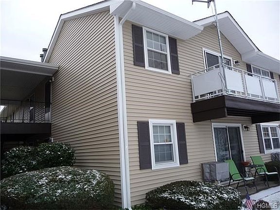 2nd image of 16 Hillside Vlg #C