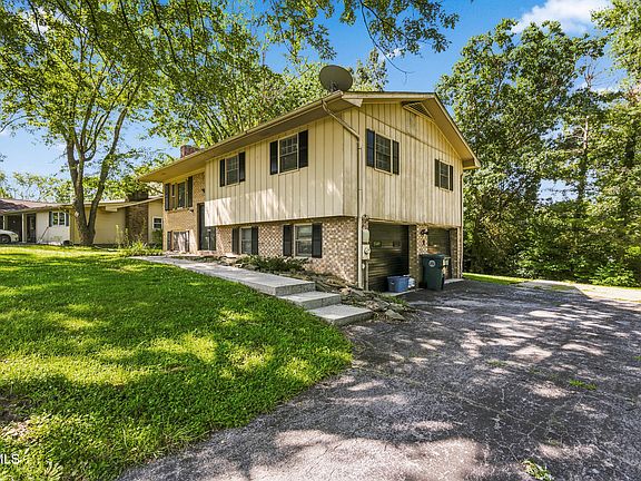 3rd image of 186 Brookwood Cir