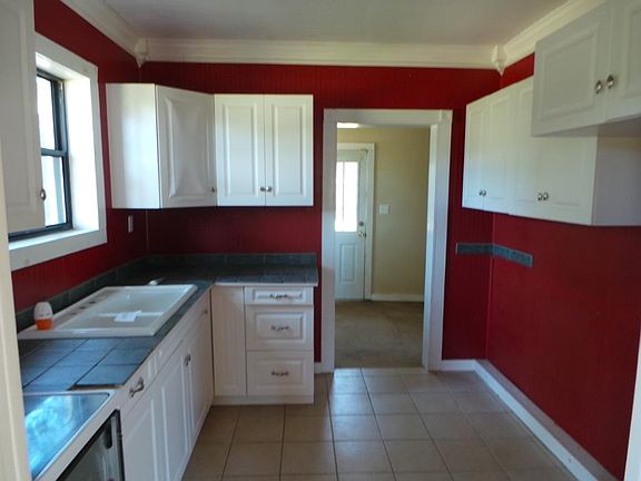 4th image of 882 Pauline Ave