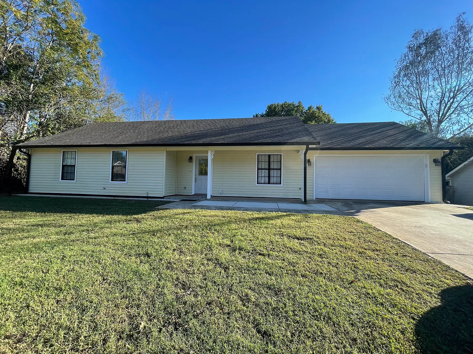 3 bed, 1252 sqft, $1,600 — Photo 1
