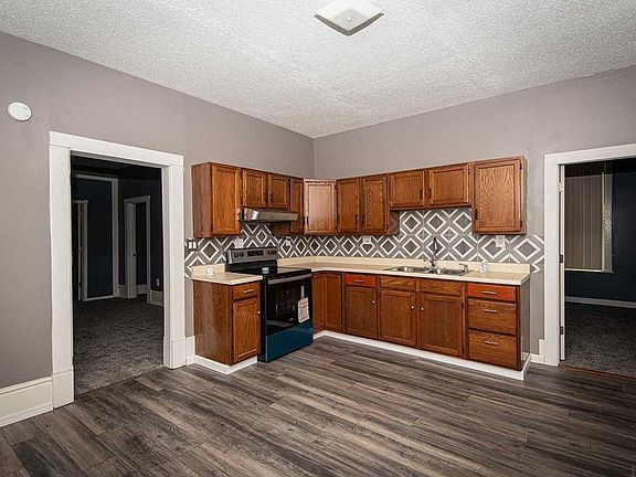 4th image of 1105 Busseron St
