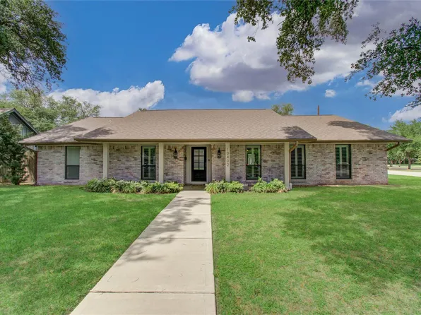 10402 Hazelhurst Dr, Houston, TX 77043