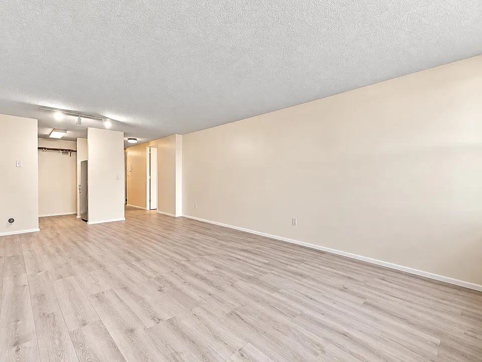 7002 Boulevard East #6H