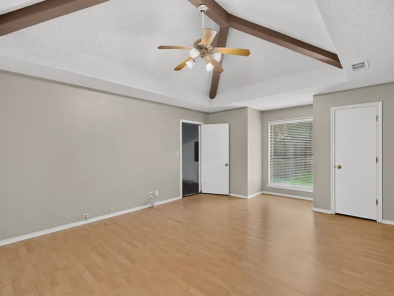 1207 Mistywood Ln — Photo 14