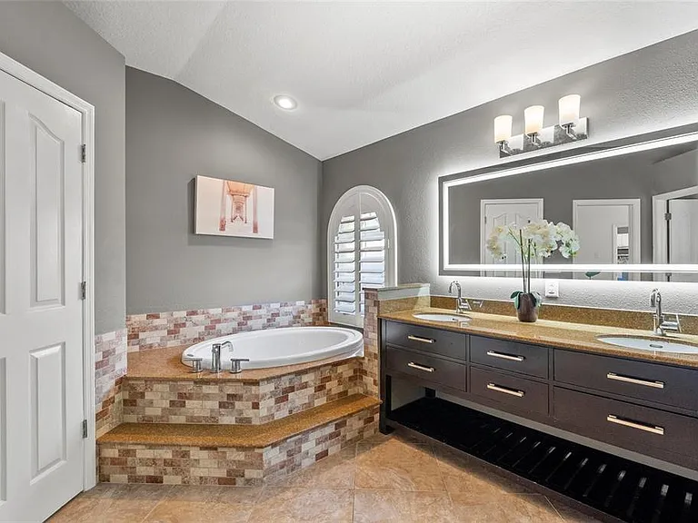 10602 Rochester Way — Photo 25