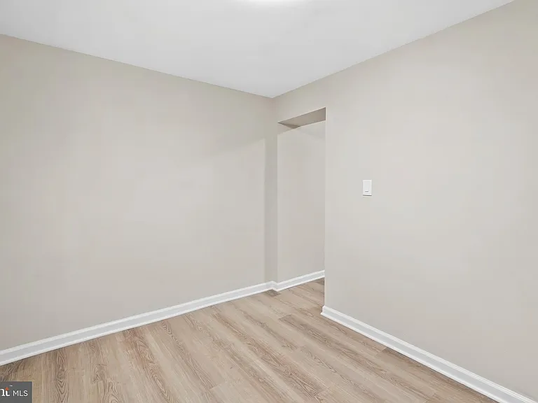 1833 Fontain St — Photo 14