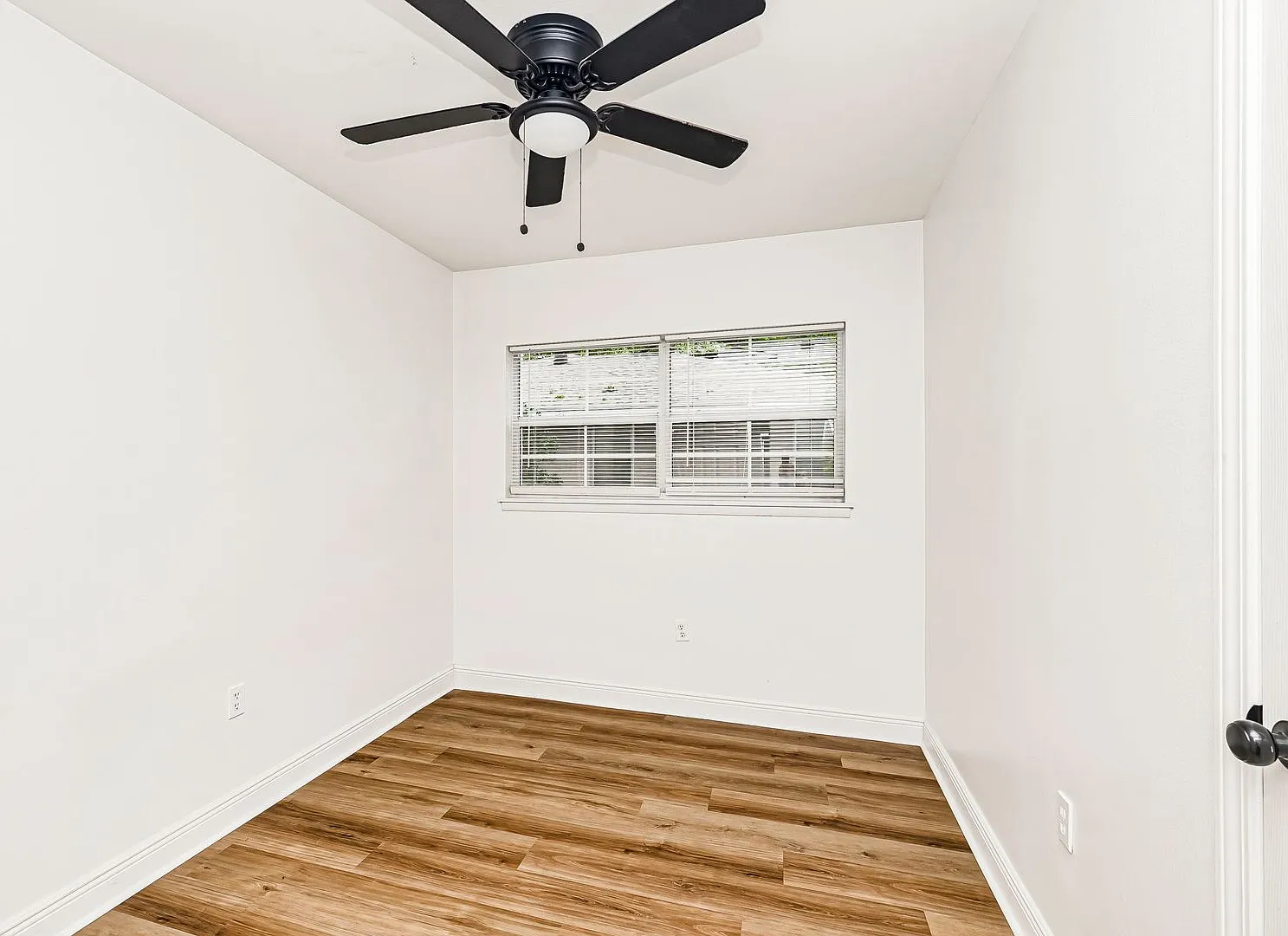 3 Bedroom Home In Broadmoor — Photo 4