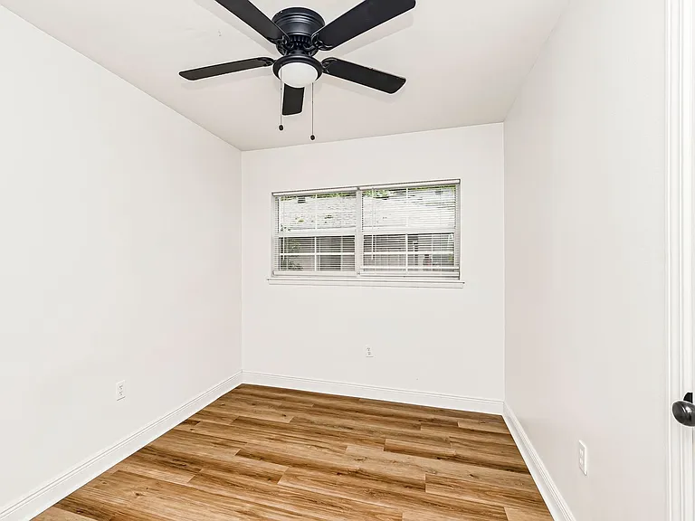 9753 Mollylea Dr — Photo 4