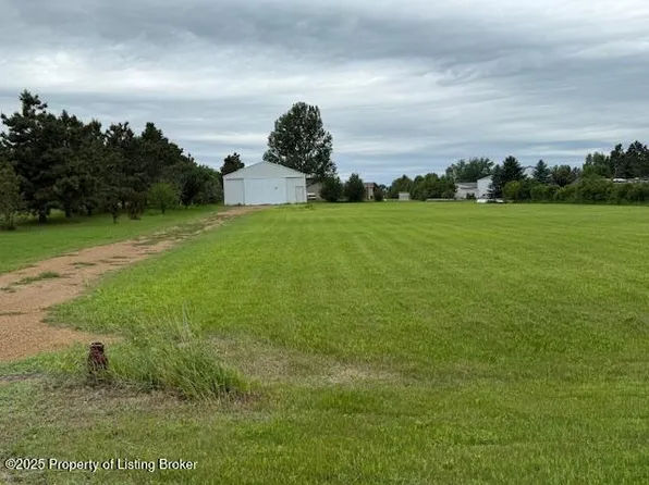 3271 110p Ave SW, Dickinson, ND 58601
