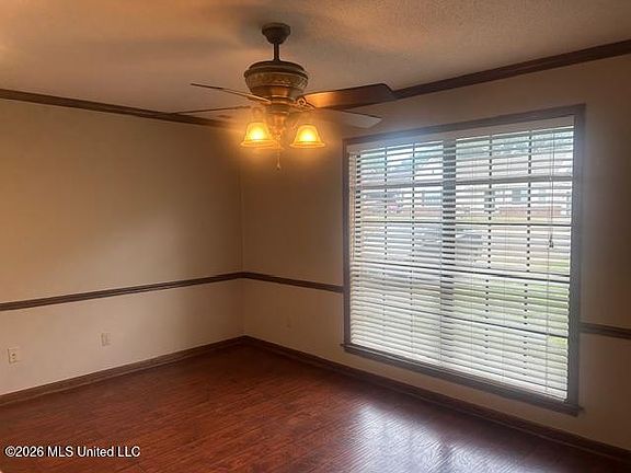 4th image of 904 Birchfield Pl