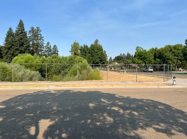 1848 S Orangewood Dr, Fresno, CA 93727
