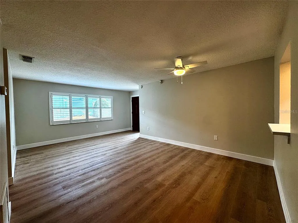 3217 Royal St — Photo 4