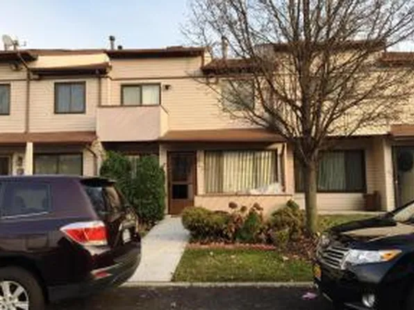 25 Wolkoff Ln, Staten Island, NY 10303