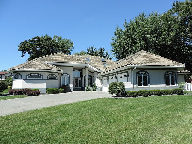 1st image of 393 Crestwood Ct