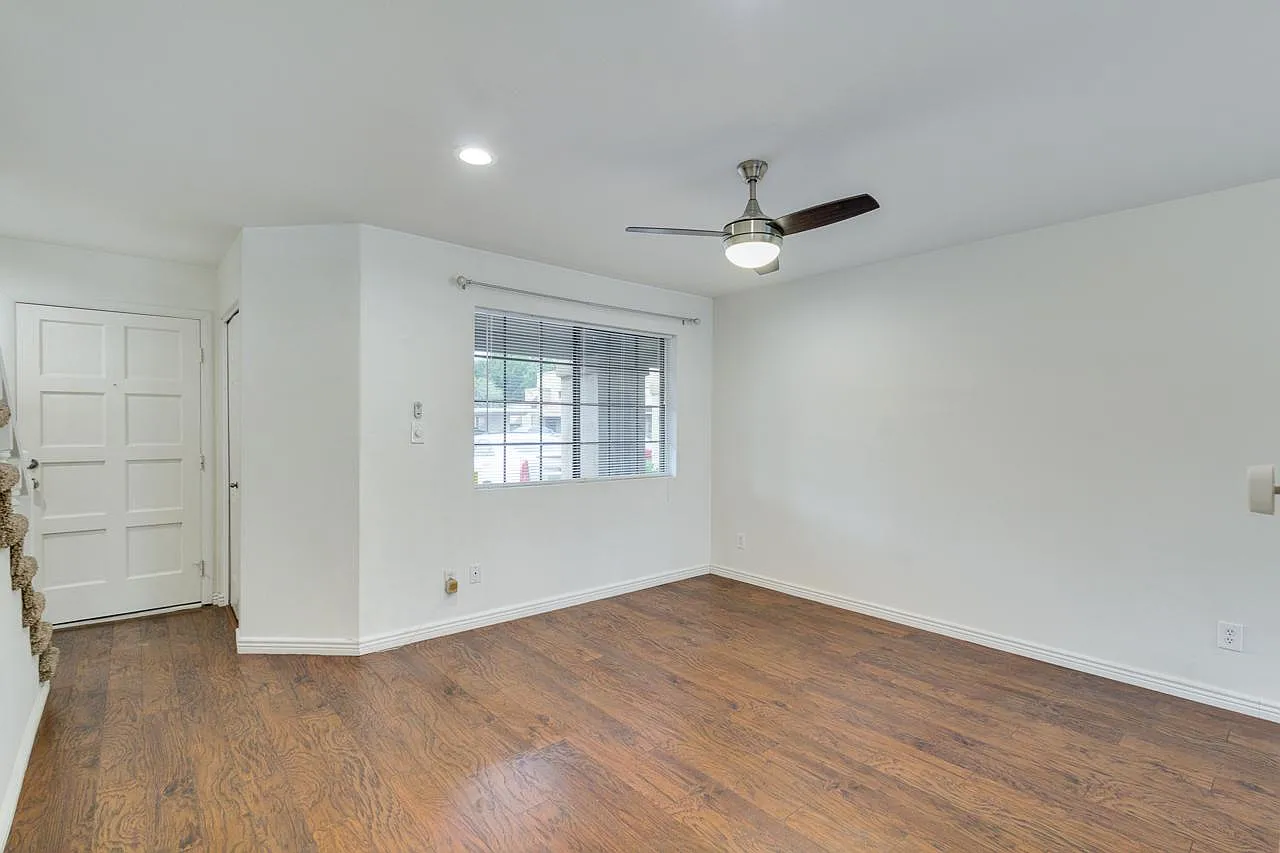 2 bed, 1075 sqft, $1,750 — Photo 1