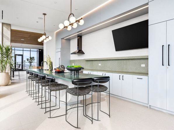 160 N Morgan St #1813