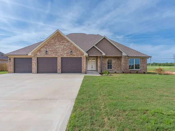 182 E Wynchase Dr, Muscle Shoals, AL 35661