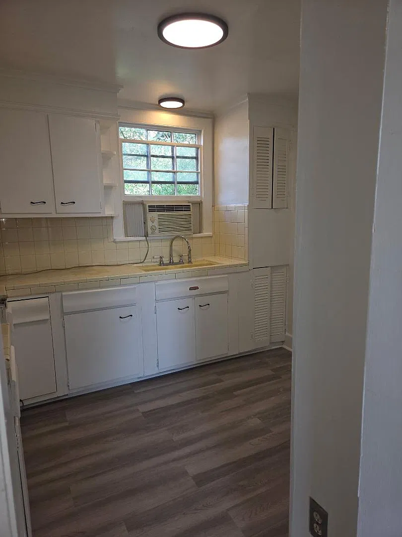 1328 Jackson Avenue - Unit O — Photo 2