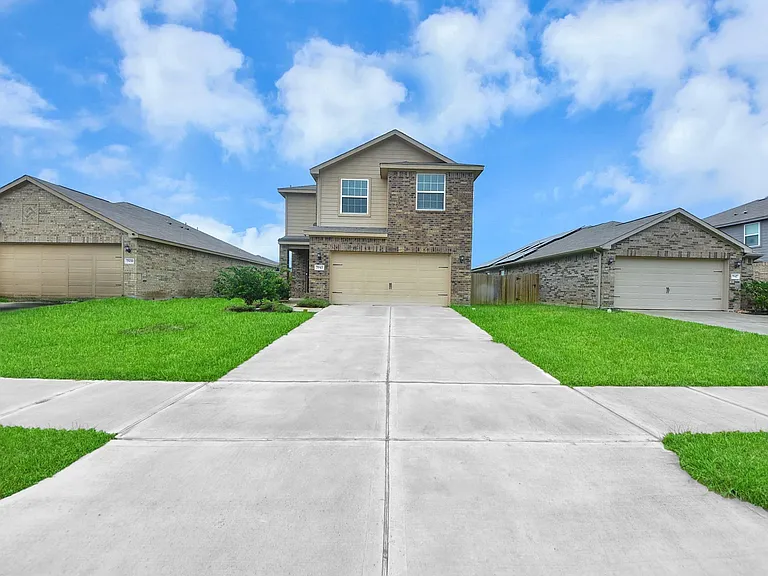 7943 Vacek Meadows Loop — Photo 2