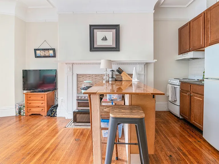 9 Buswell St #2F — Photo 2
