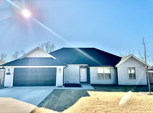67 W Chikasaw Rd, Farmington, AR 72730