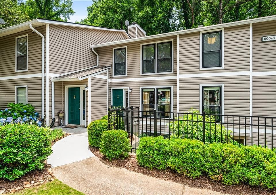 1st image of 607 Wynnes Ridge Cir SE