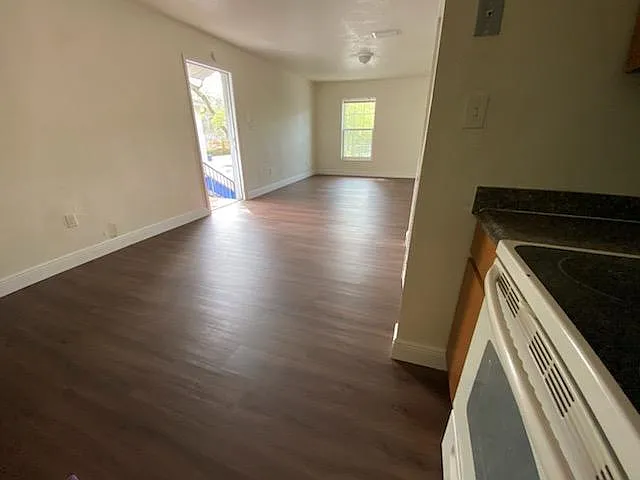 3 bed, 1020 sqft, $1,600 — Photo 4