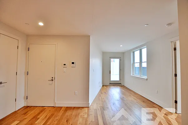 Rented by EXR | media 18