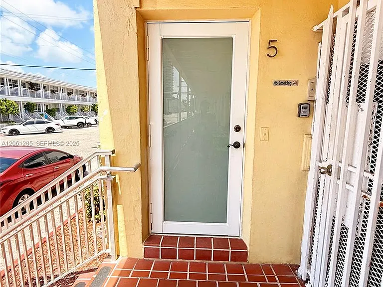 7400 Harding Ave #5 — Photo 5
