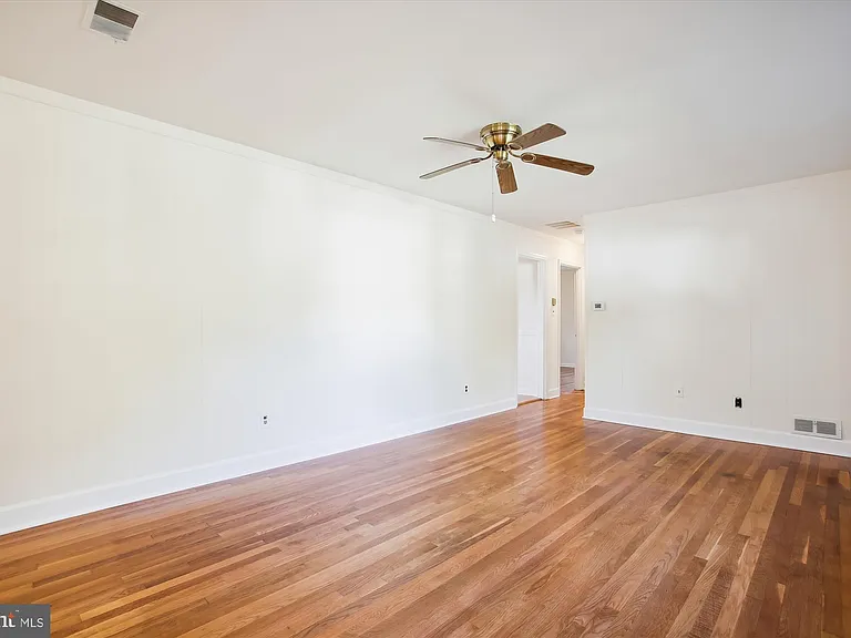 2405 Phillips Dr — Photo 13