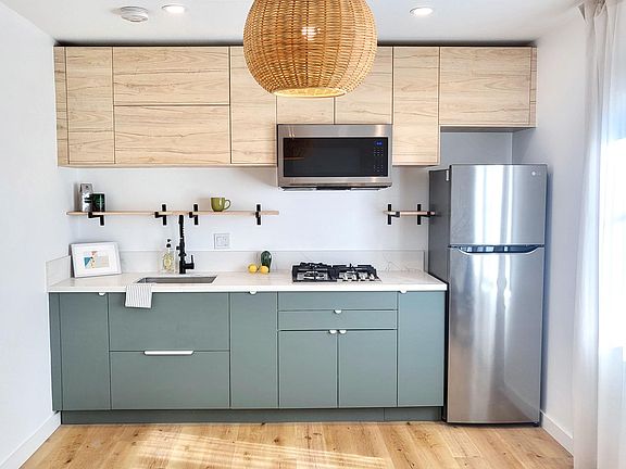 4th image of 715 Holland Ave #B