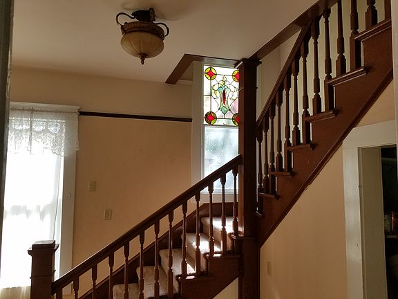 Entryway staircase