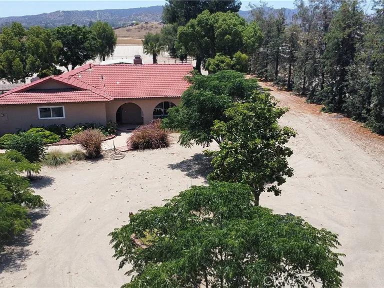 32105 Meadow Blossom Rd — Photo 3